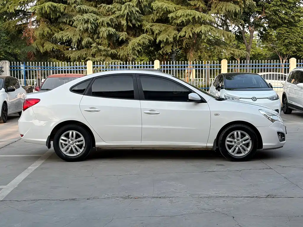 Hyundai Elantra 2014 — фото 16