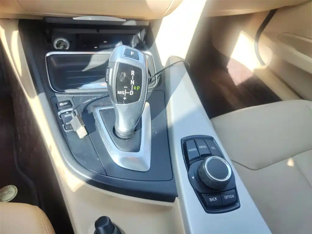 BMW 3 Series 2015 — фото 11