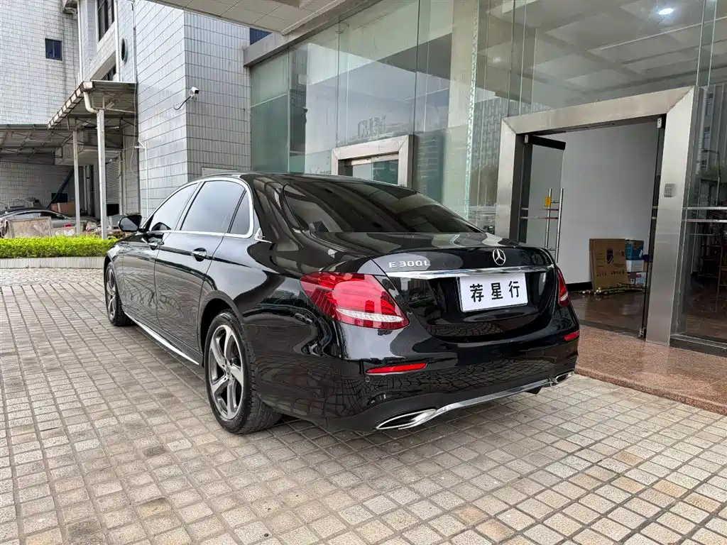Mercedes-Benz E-Class 2017 — фото 17