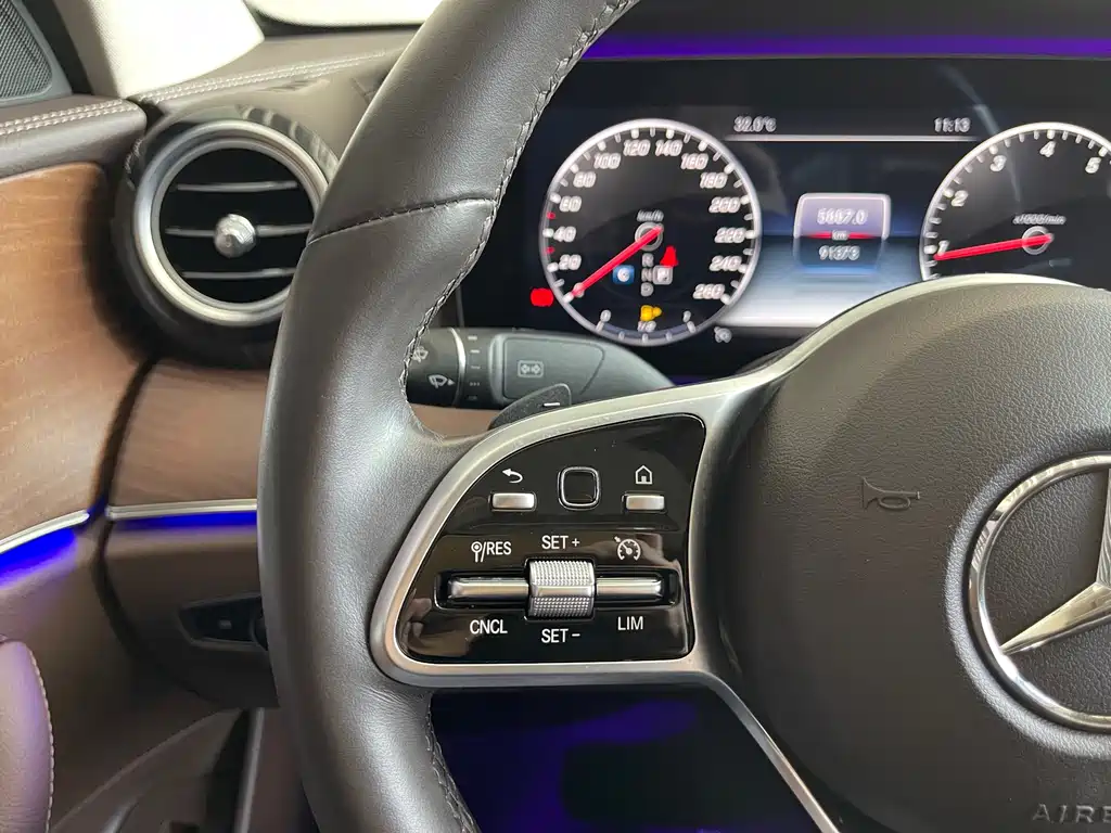 Mercedes-Benz E-Class 2020 — фото 16