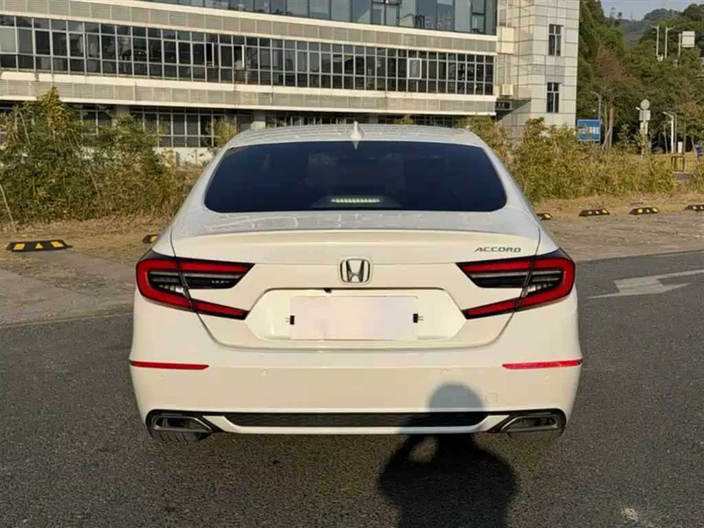 Honda Accord 2022 — фото 10
