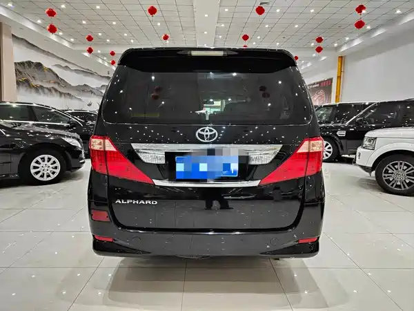 Toyota Alphard 2011