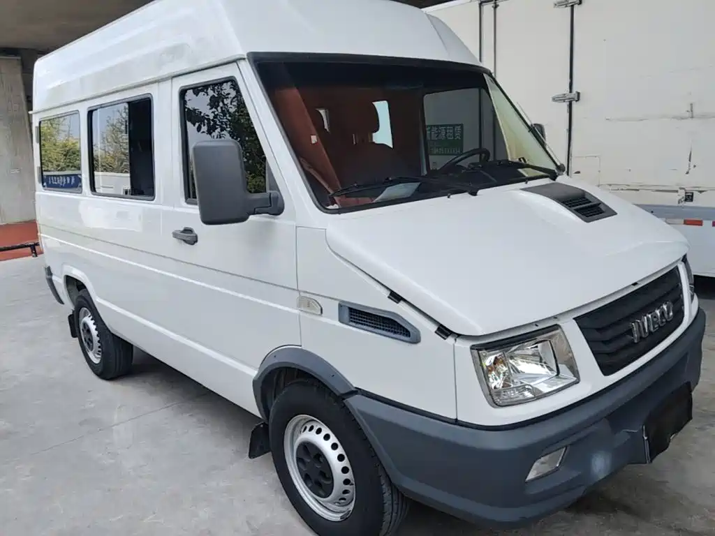 Iveco Proud 2023 — фото 22