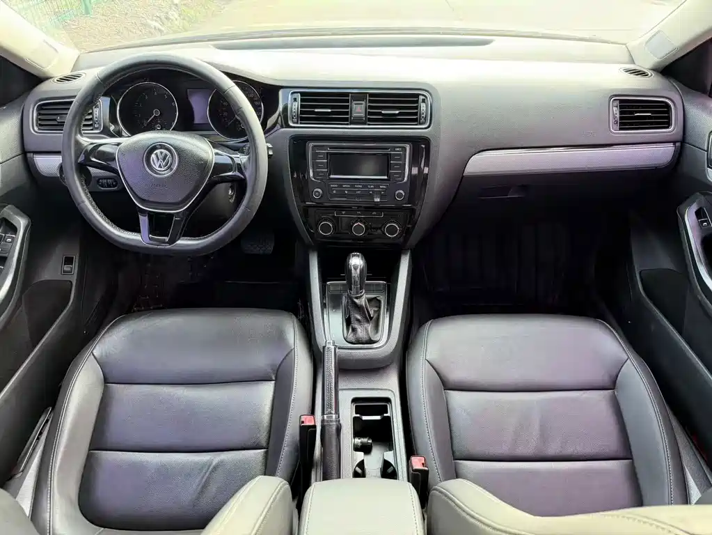 Volkswagen Sagitar 2016