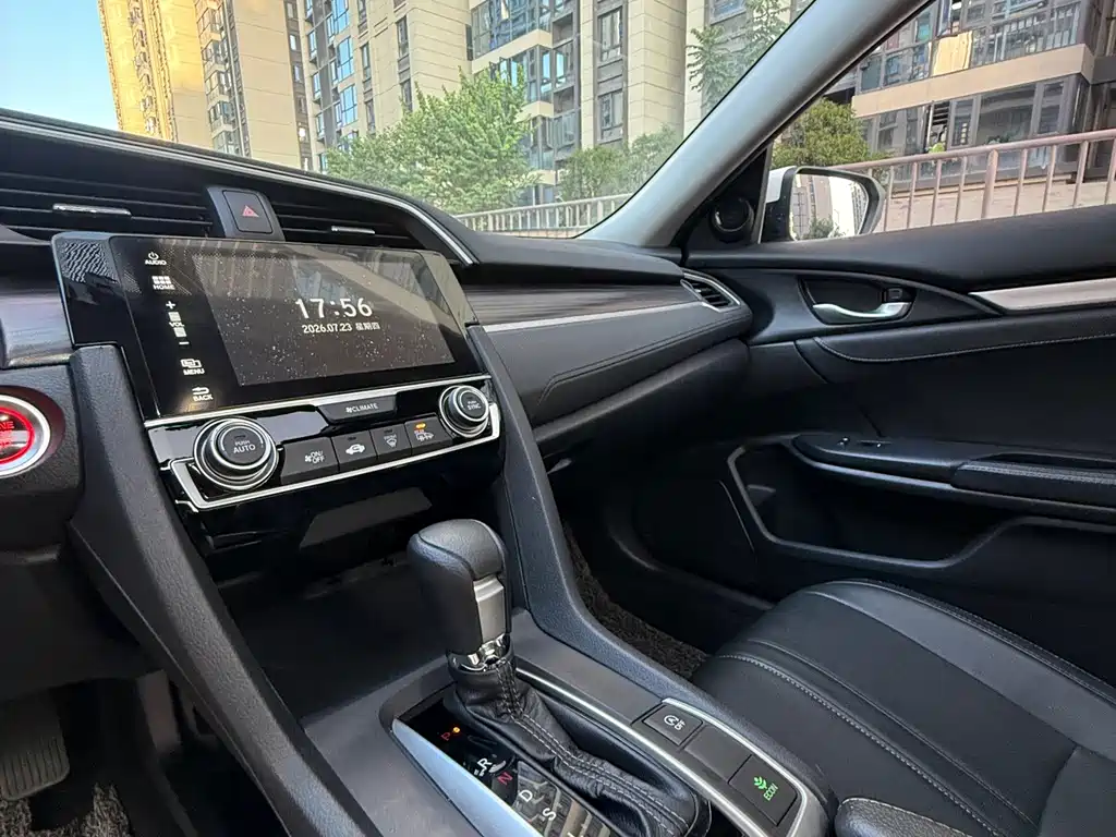 Honda Civic 2020 — фото 18