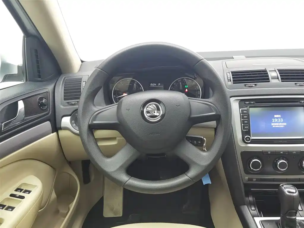 Skoda Octavia 2015 — фото 11