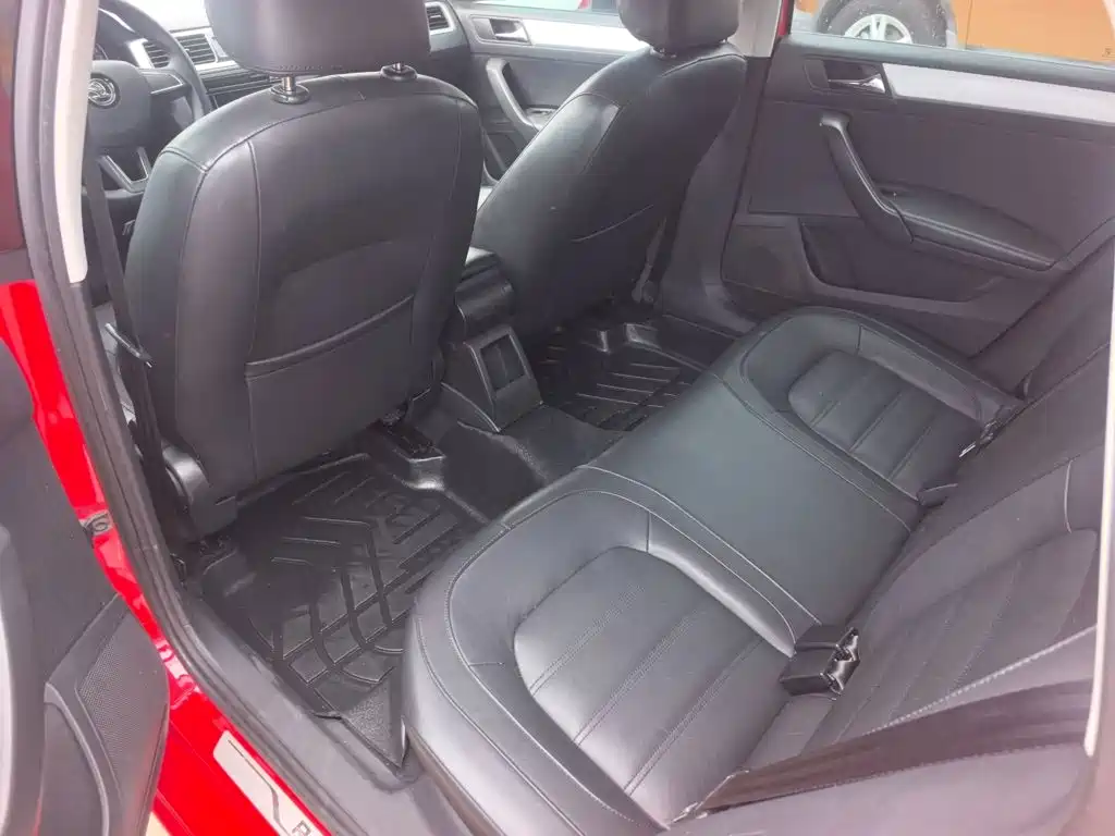 Skoda Rapid Spaceback 2015 — фото 13