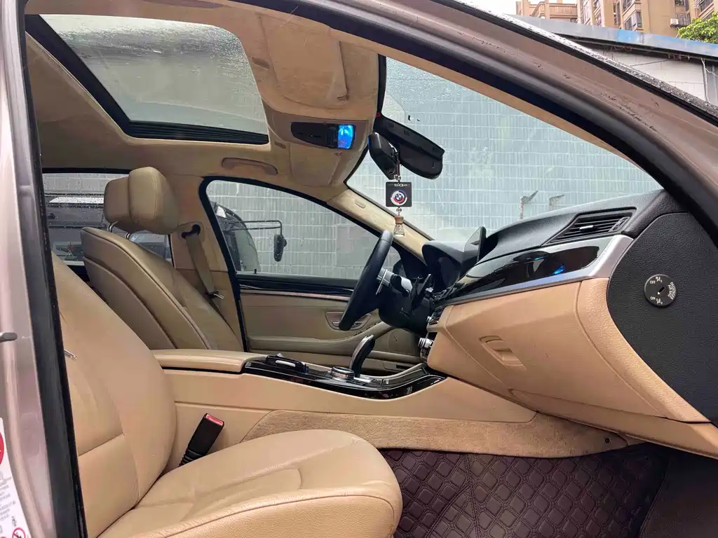 BMW 5 Series 2012 — фото 14