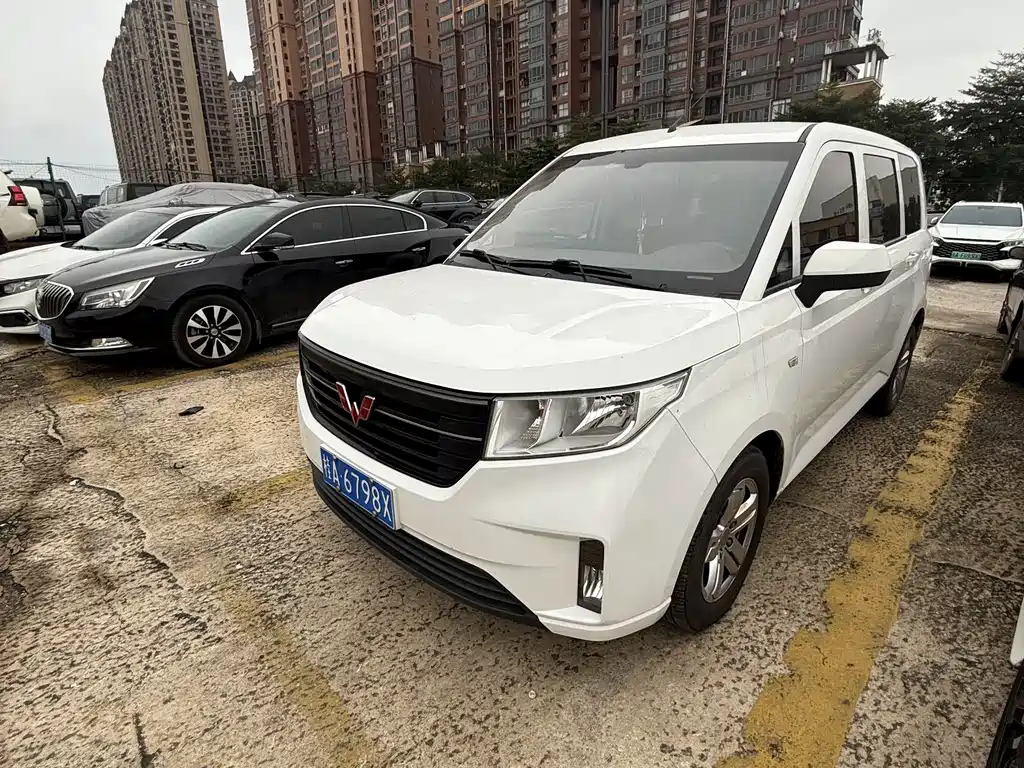 Wuling Hongguang PLUS 2019 — фото 1