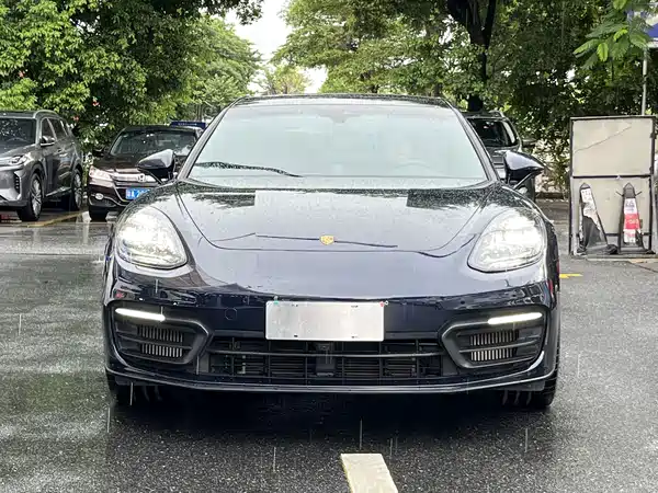 Porsche Panamera 2023