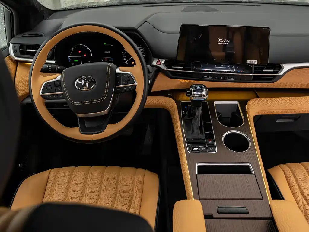 Toyota Granvia — фото 9