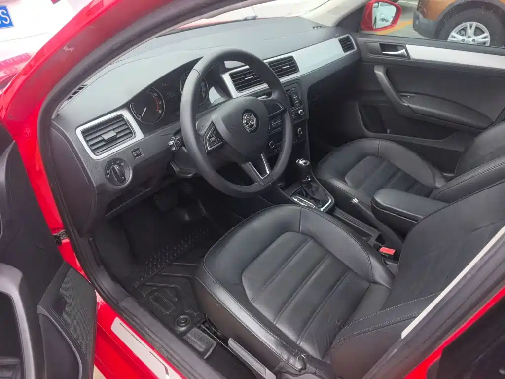 Skoda Rapid Spaceback 2015 — фото 12