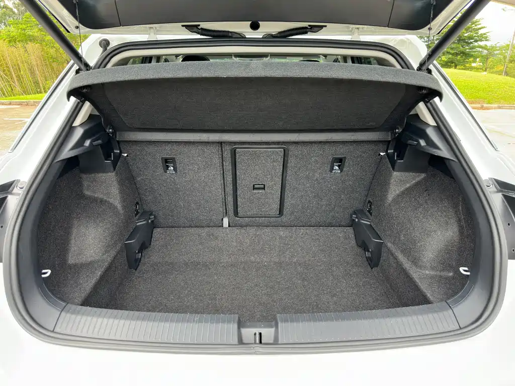 Volkswagen T-Roc 2023 — фото 14