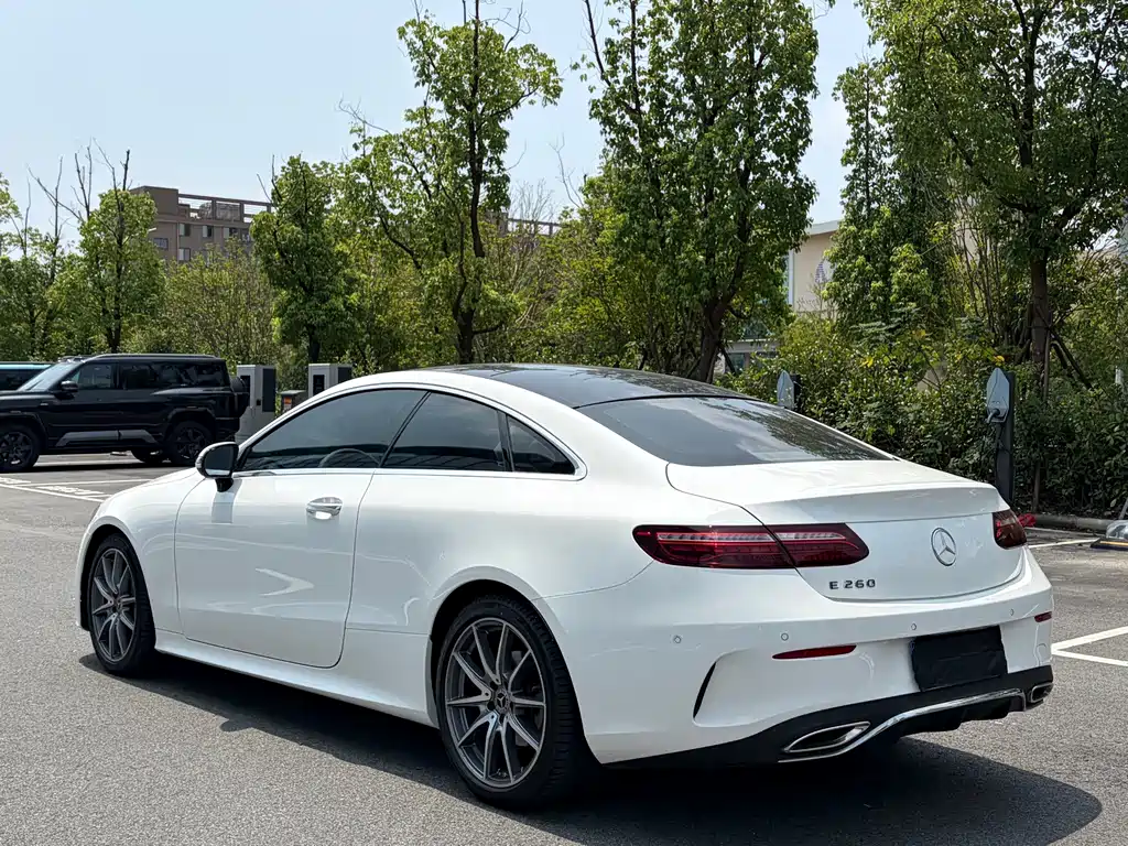 Mercedes-Benz E-Class 2023 — фото 16