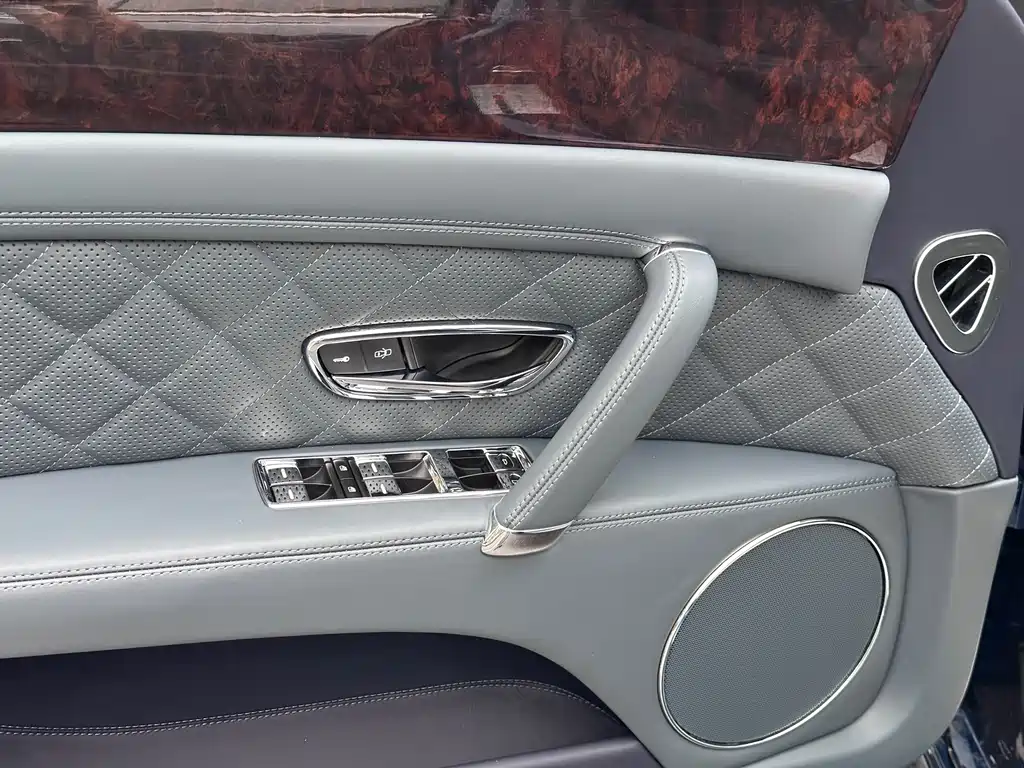 Bentley Flying Spur 2018 — фото 14