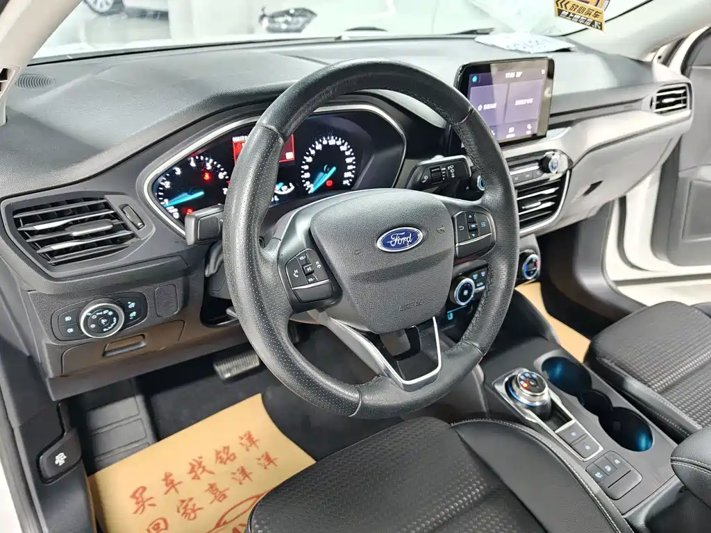 Ford Focus 2020 — фото 12