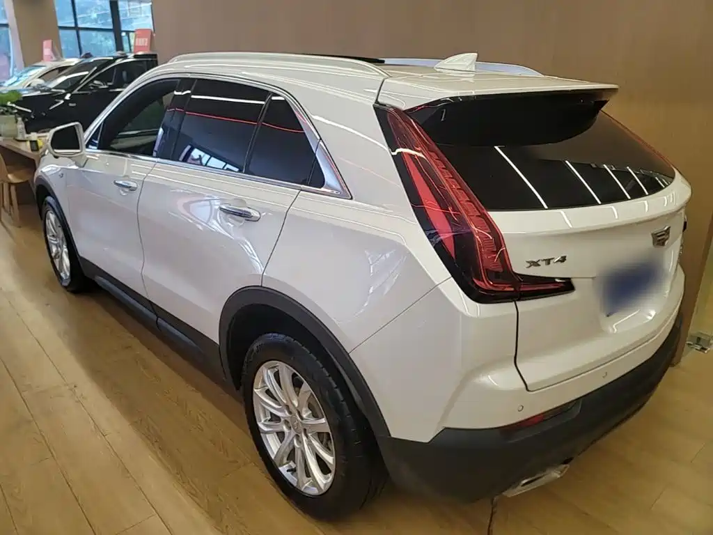 Cadillac XT4 2023 — фото 5
