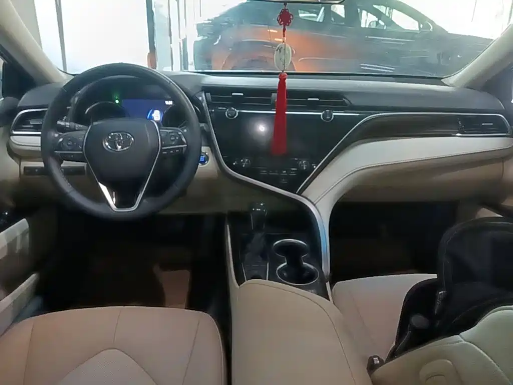 Toyota Camry 2020 — фото 10