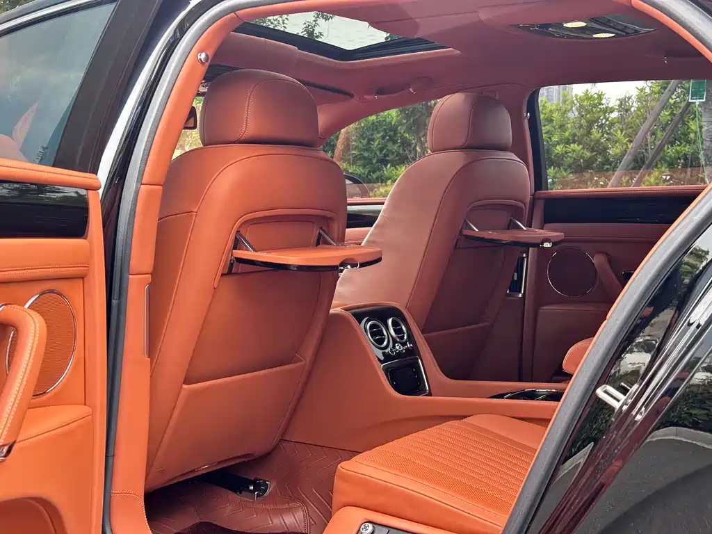 Bentley Flying Spur 2019 — фото 17