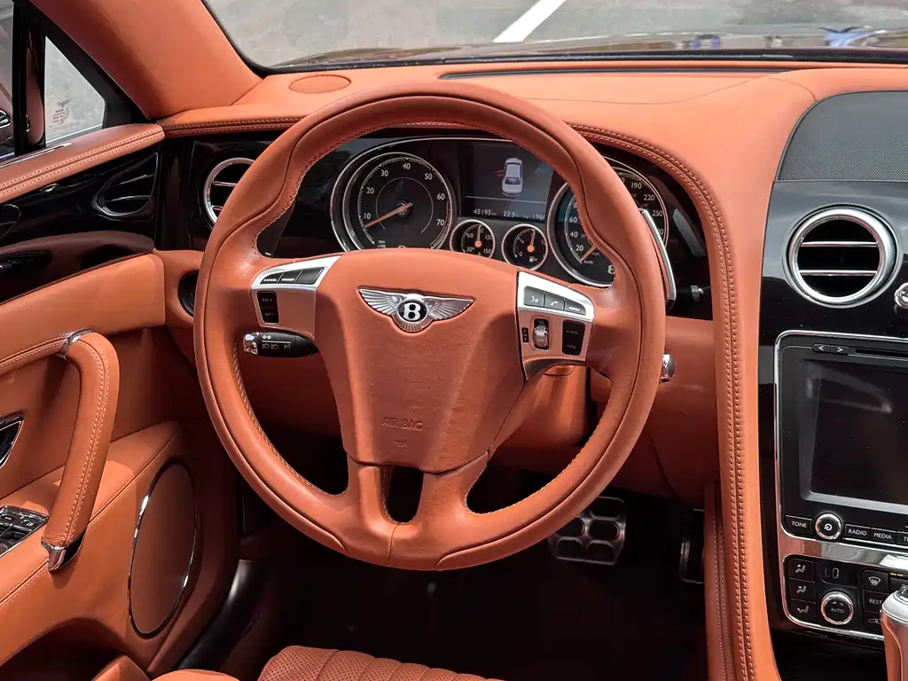Bentley Flying Spur 2019 — фото 20