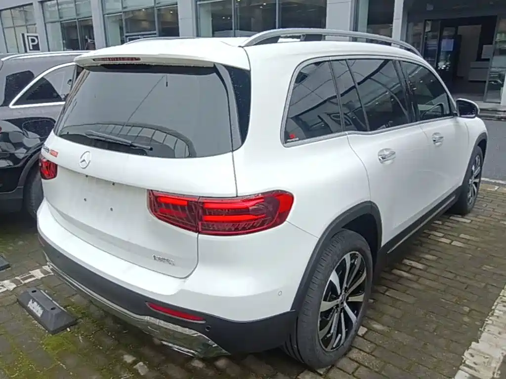 Mercedes-Benz GLB 2023