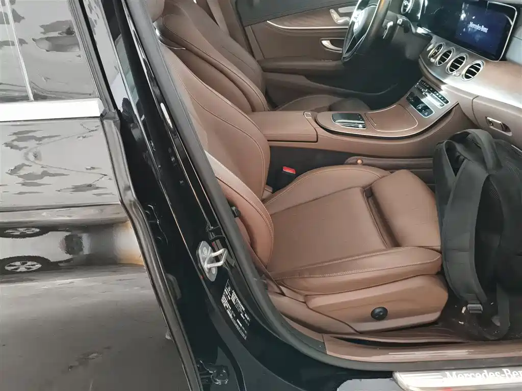 Mercedes-Benz E-Class 2023 — фото 16