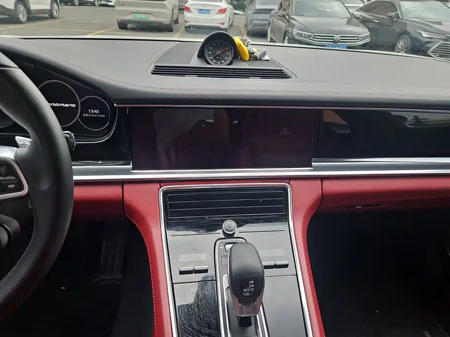 Porsche Panamera 2019 — фото 13