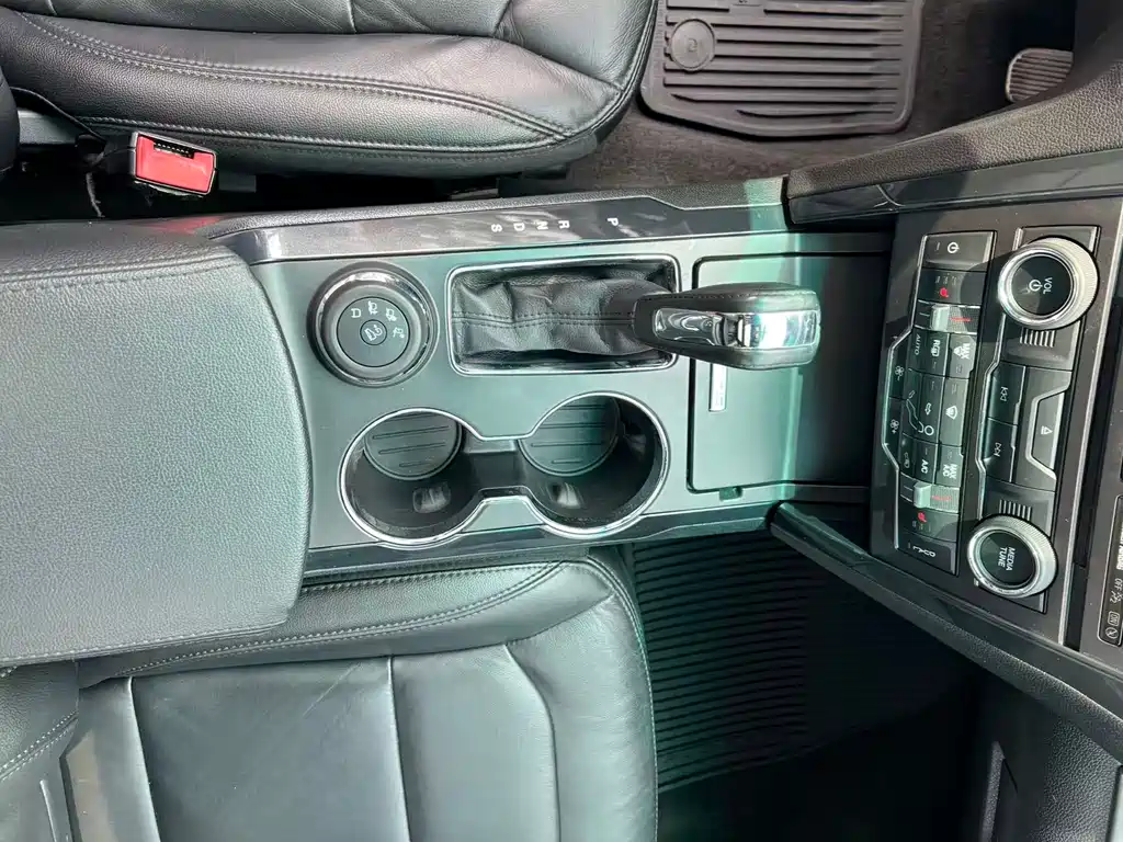 Ford Explorer 2015 — фото 16