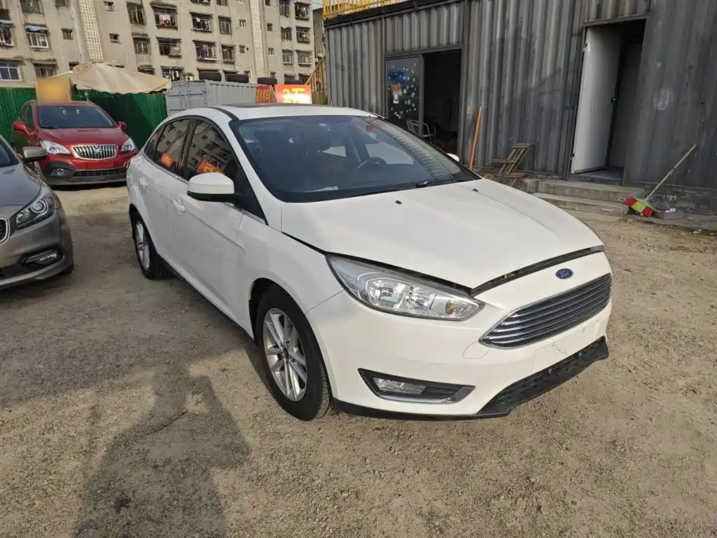 Ford Focus 2016 — фото 22