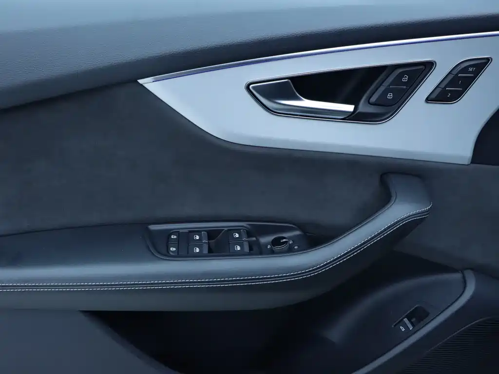 Audi Q8 2020 — фото 11