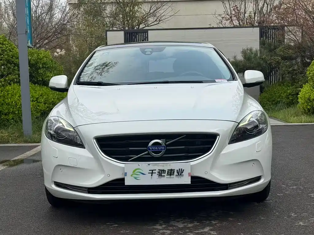 Volvo V40 2015 — фото 2