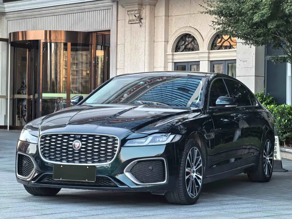 Jaguar XFL 2021 — фото 1