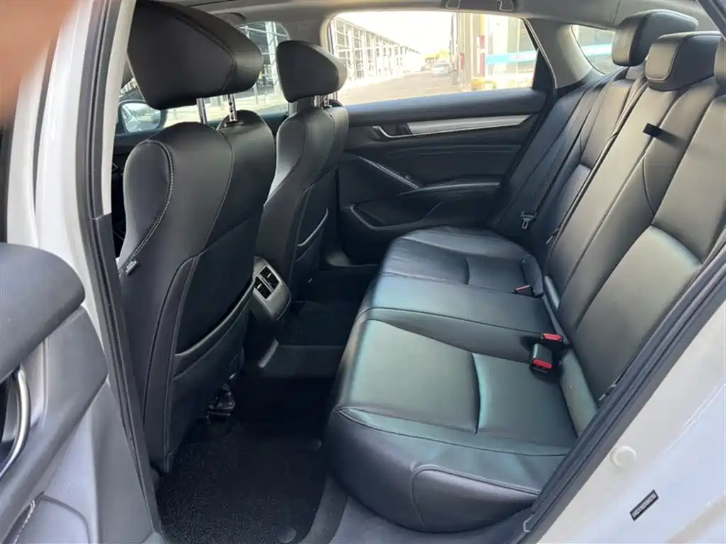 Honda Accord 2018 — фото 12
