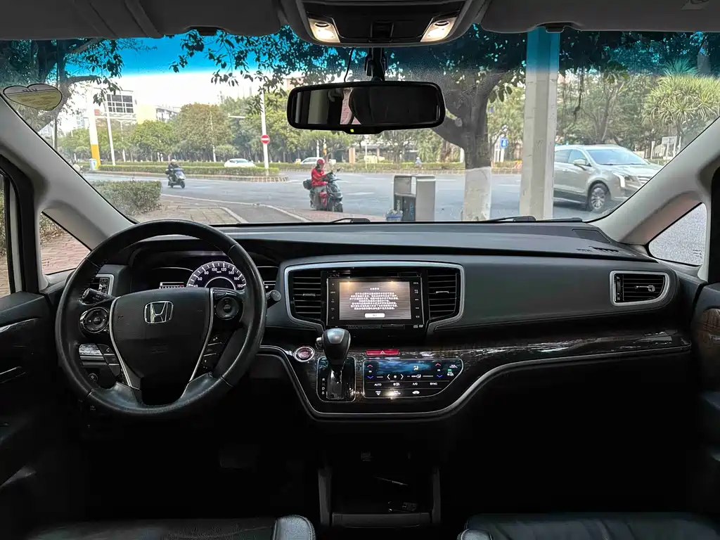 Honda Odyssey 2015 — фото 6