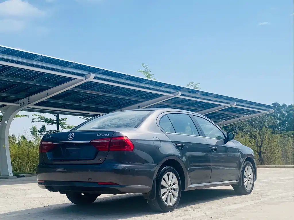 Volkswagen Lavida 2015
