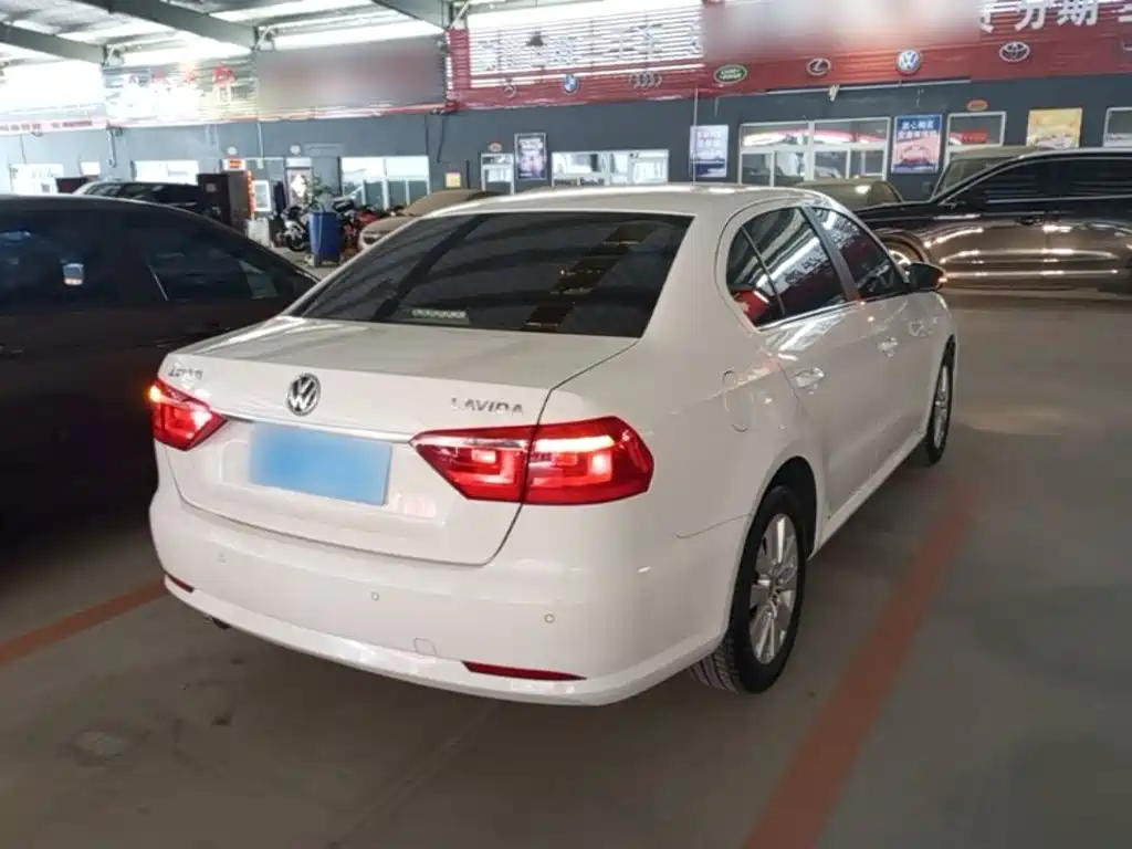 Volkswagen Lavida 2015