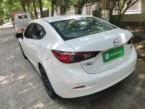 Mazda 3 Axela 2016