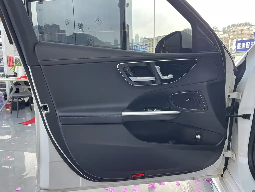 Mercedes-Benz C-Class 2023