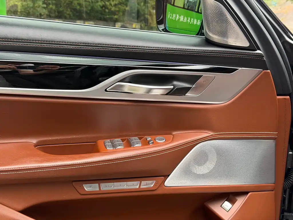 BMW 7 Series 2018 — фото 8