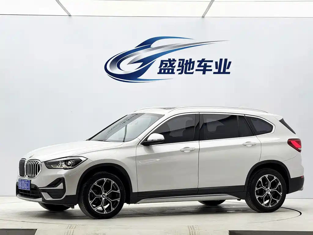 BMW X1 2022 — фото 1