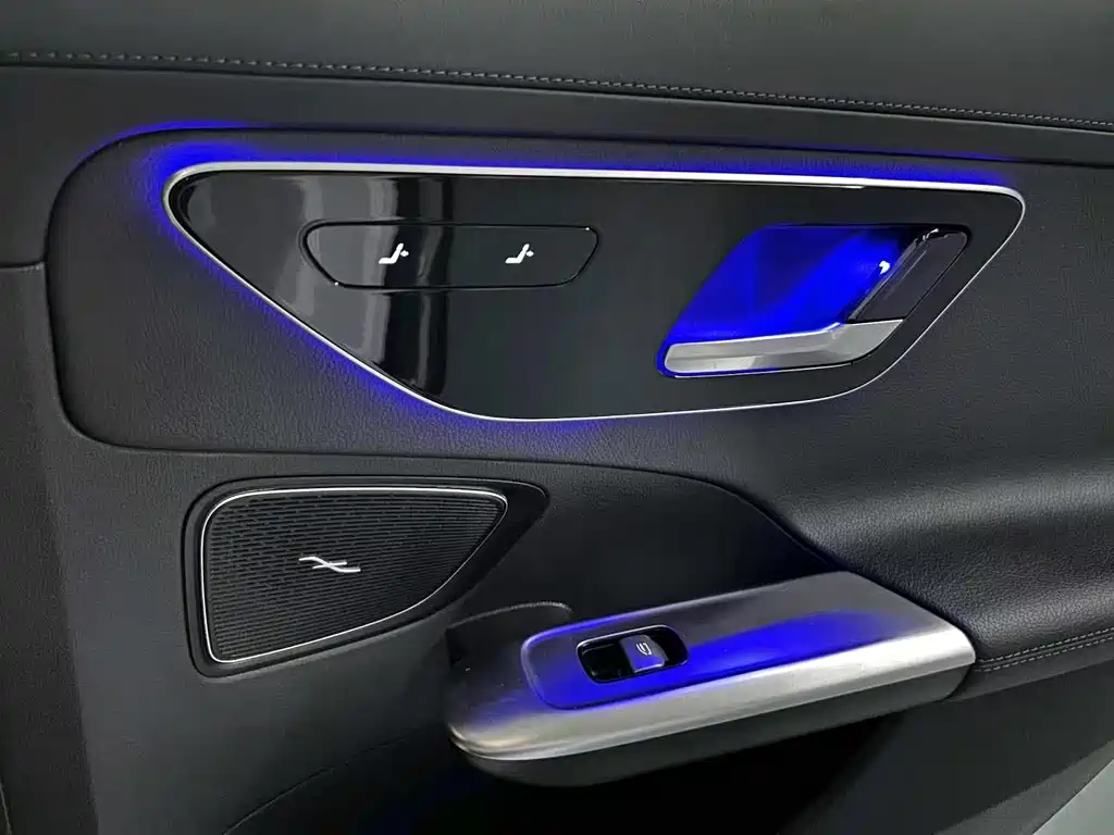 Mercedes-Benz C-Class 2023 — фото 14