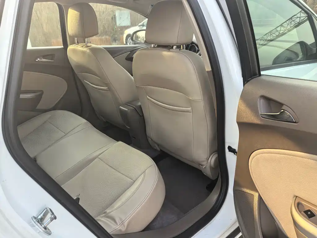 Buick Excelle 2015 — фото 13