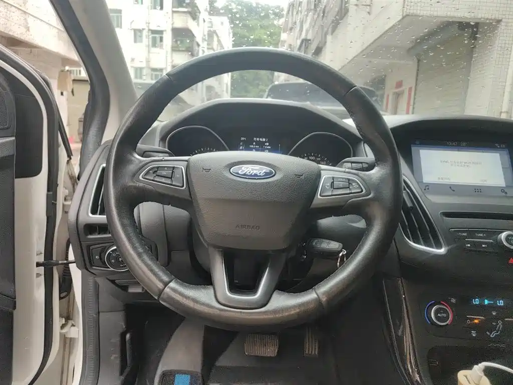 Ford Focus 2018 — фото 11