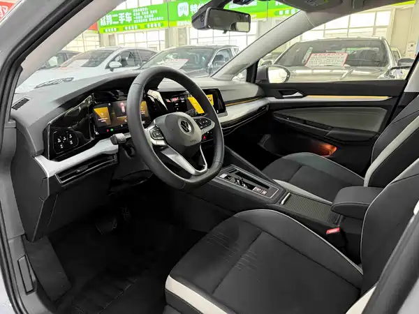Volkswagen Golf 2023