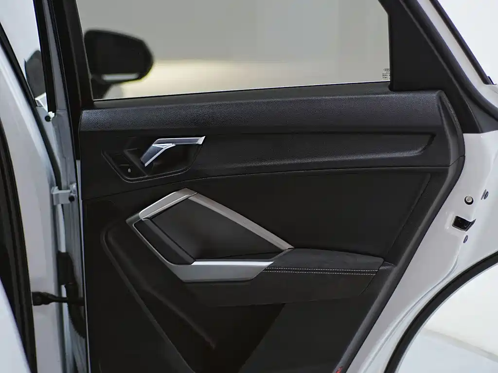 Audi Q3 2022 — фото 23