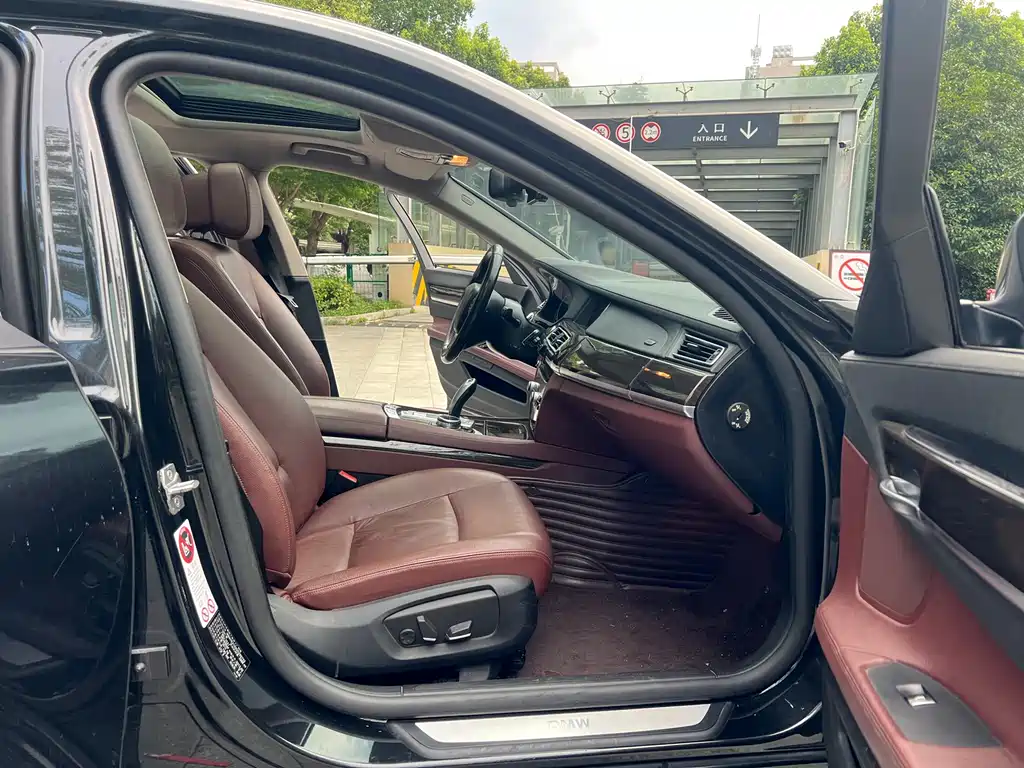 BMW 7 Series 2013 — фото 12