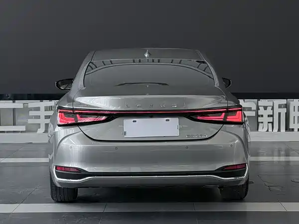 Lexus ES 2026