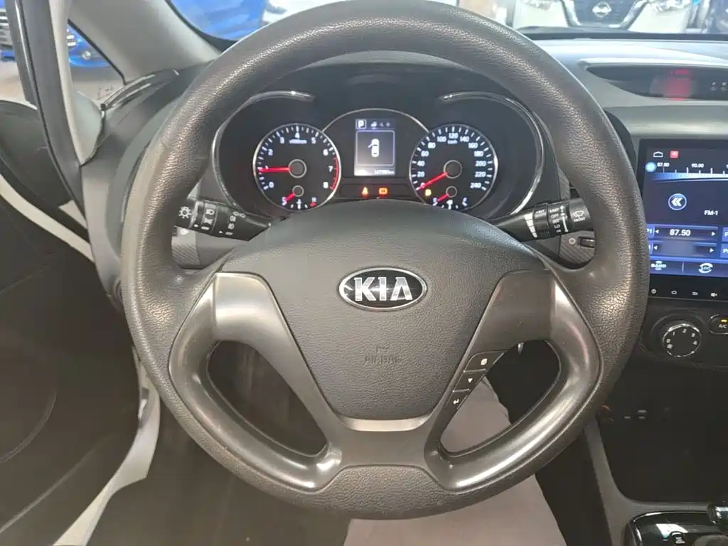 Kia K3 2017 — фото 11