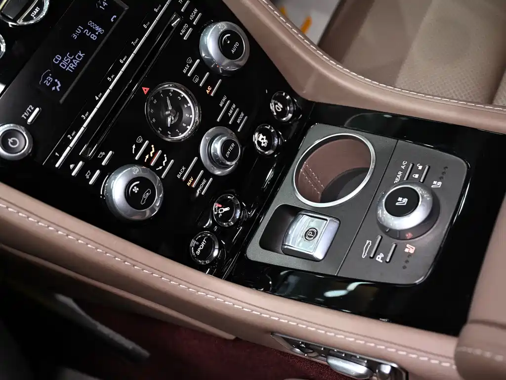 Aston Martin Rapide 2014 — фото 21