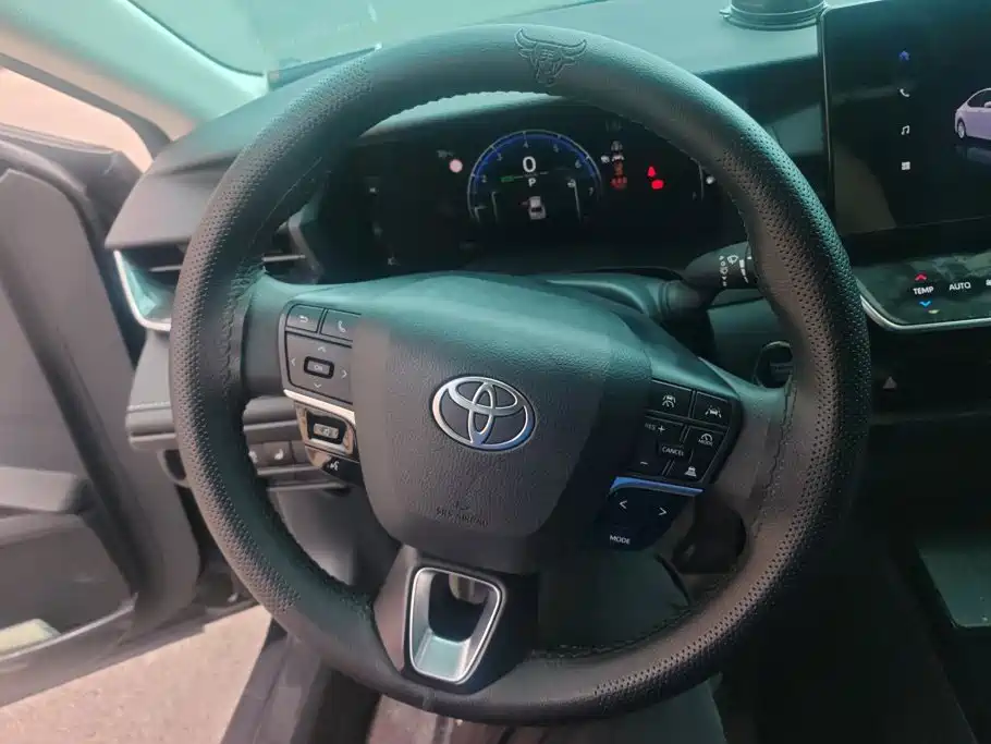Toyota Camry 2025 — фото 15